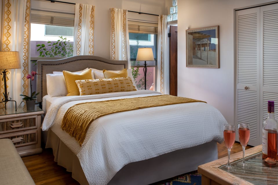 Standard Room, 1 Queen Bed | Iron/ironing board, WiFi (free), individually decorated