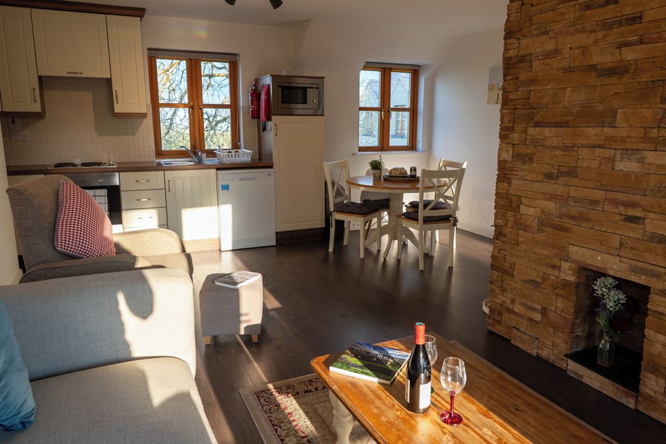 Classic Apartment, Garden View | Living area