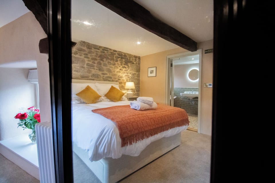 Luxury Double Room, Hill View | Premium bedding, individually furnished, blackout drapes