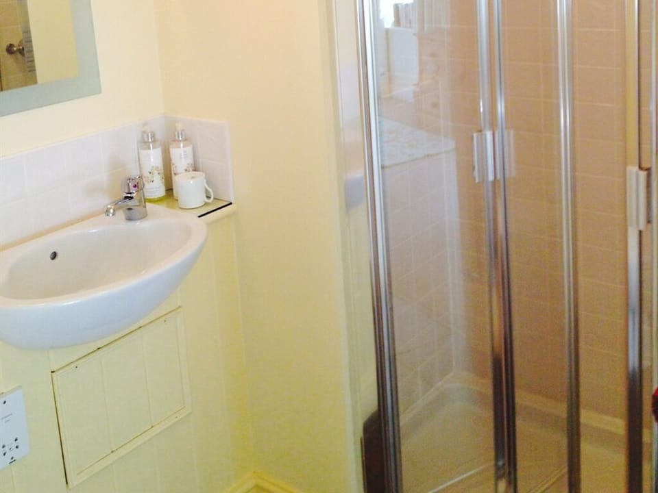 Double Room, Ensuite | Bathroom | Shampoo