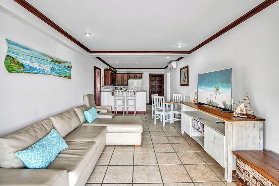 Condo, Balcony, Ocean View | Living room | TV
