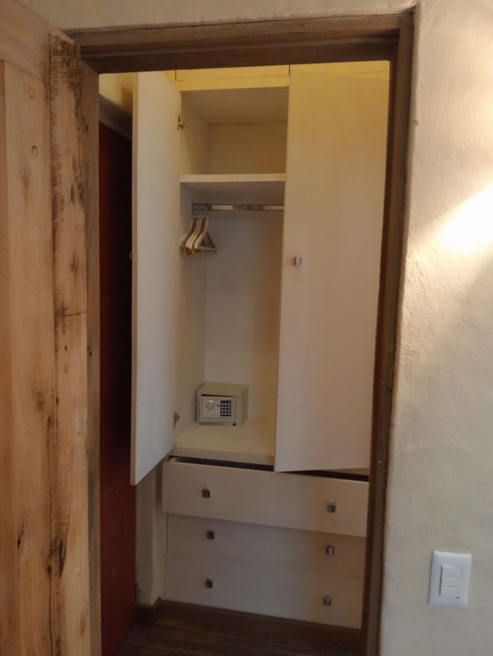 Calle | Bathroom | Shower, towels, soap, shampoo