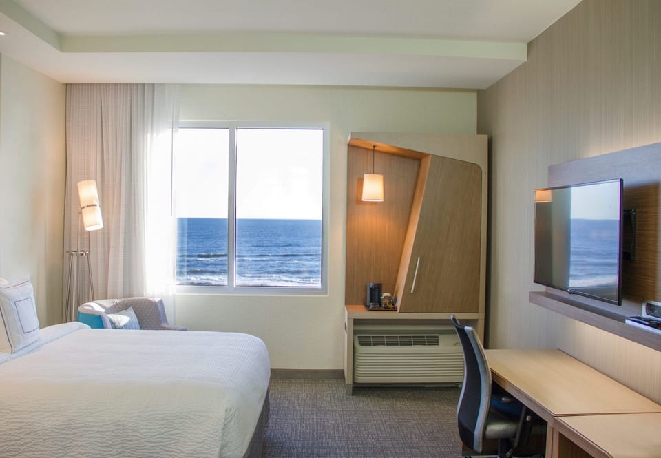 Standard Room, 1 King Bed, Ocean View | Desk, iron/ironing board, free WiFi, bed sheets