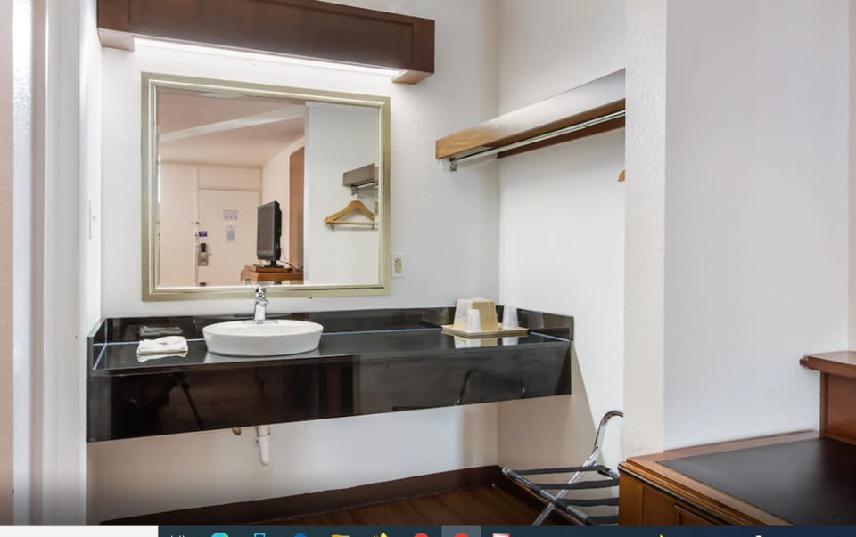 Shower, rainfall showerhead, towels, shampoo