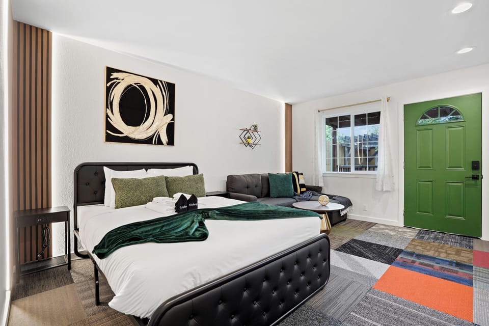 Superior Apartment, 1 Queen Bed with Sofa bed | 1 bedroom, iron/ironing board, free WiFi