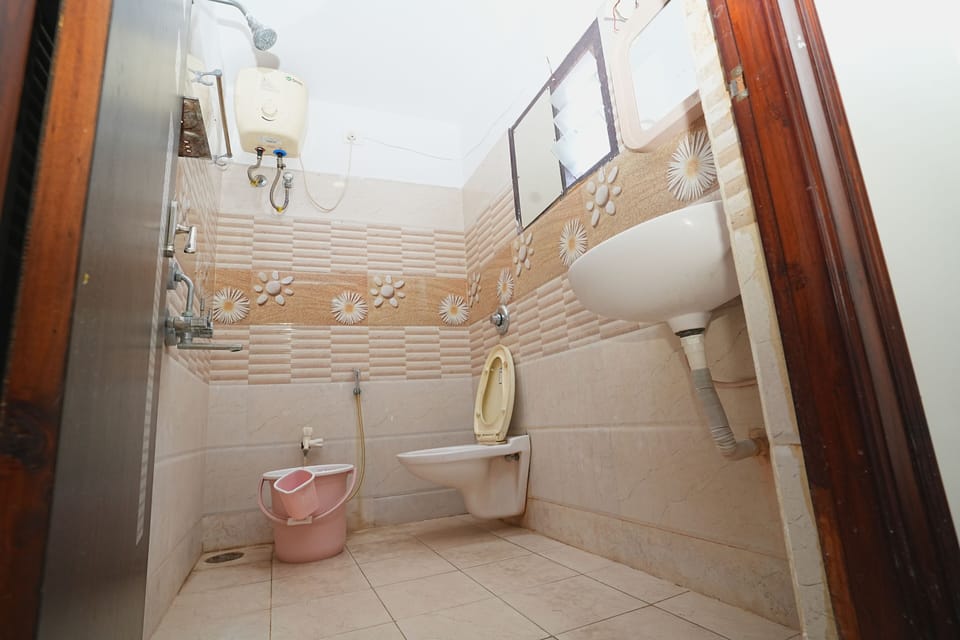 Comfort Room | Bathroom | Shower, free toiletries, towels, soap