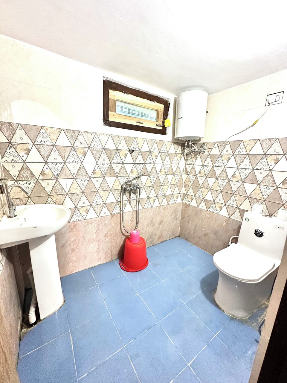 Deluxe Double or Twin Room, 1 Double Bed, Mountain View | Bathroom | Shower, towels, soap, shampoo