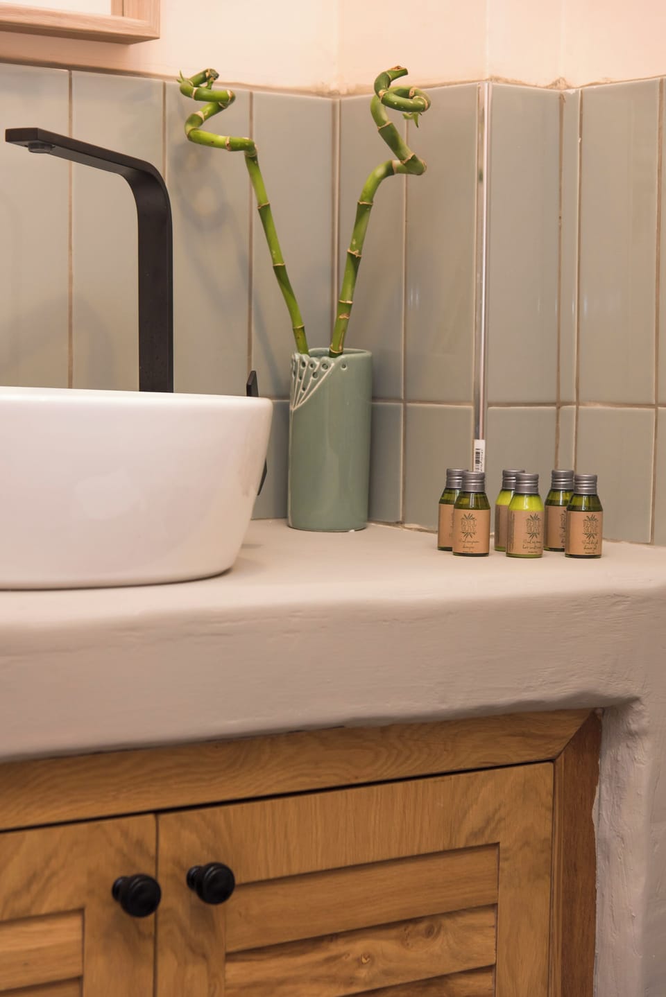 Deluxe Double Room, Courtyard View | Bathroom | Shower, free toiletries, hair dryer, slippers