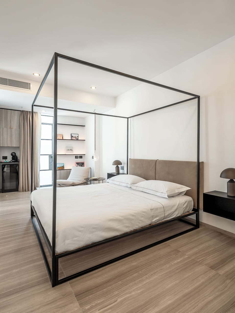 Aqua | Blackout drapes, WiFi (free)