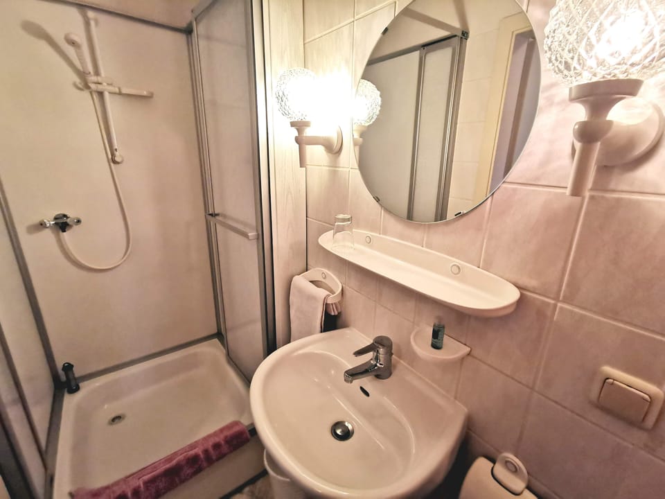 Classic Single Room | Bathroom | Shower, hair dryer, towels, soap