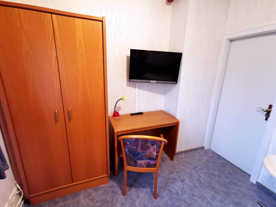 Classic Single Room | Desk, laptop workspace, free WiFi, bed sheets