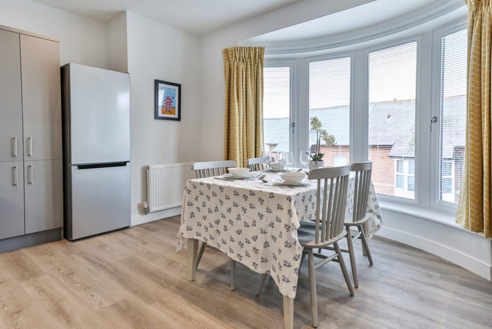 Apartment | Dining