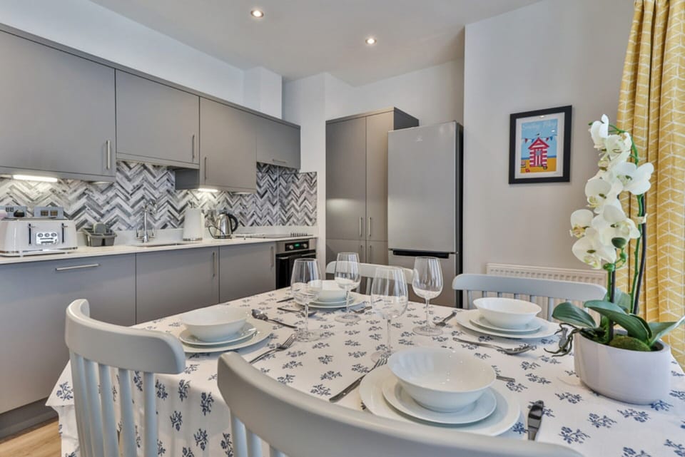 Apartment | Dining