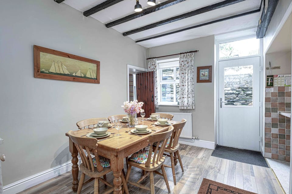 Cottage | Dining