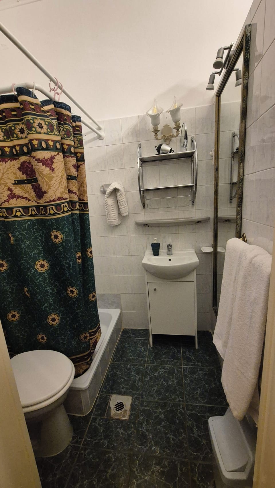 Double Room, City View | Bathroom | Shower, hair dryer, towels, soap