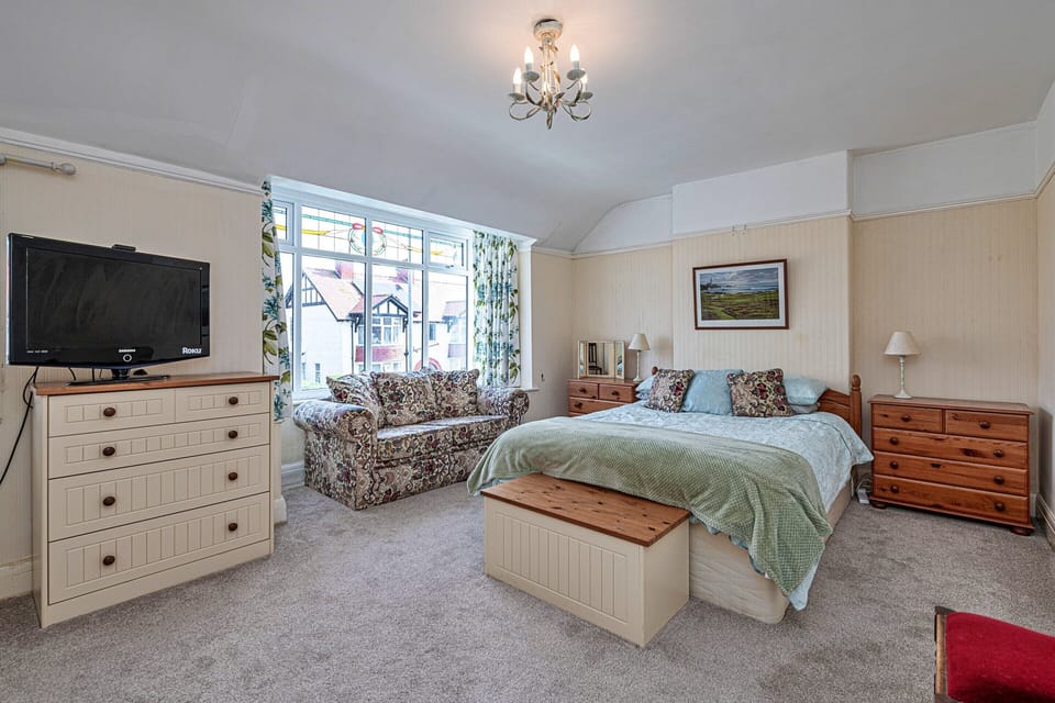 Cottage in Rhos-on-sea Near Sandy Beach House in Wales