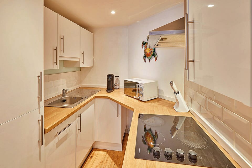 Apartment | Private kitchen | Cookware/dishes/utensils