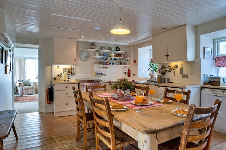 Cottage | Dining