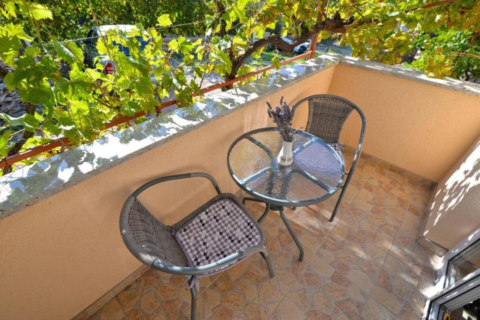 Apartment | Outdoor dining