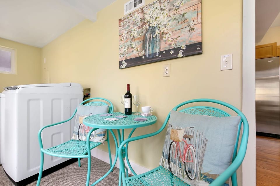 House, Multiple Beds, Patio, Garden View (118-G S Whitcomb - Group A&B) | Dining