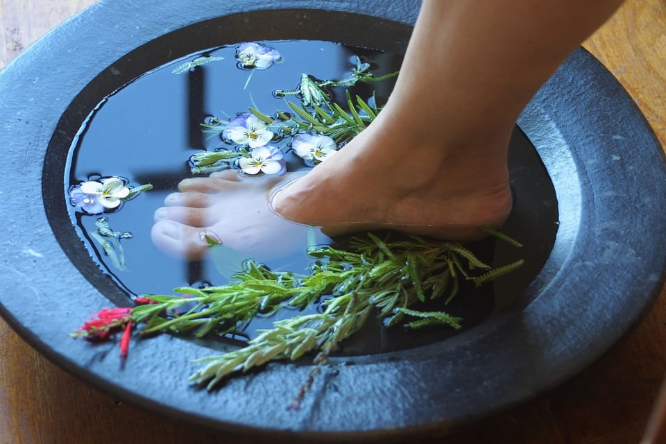 Couples treatment rooms, sauna, hot tub, steam room, body treatments