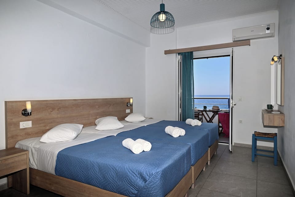 Triple Room | Soundproofing, free cribs/infant beds, free WiFi