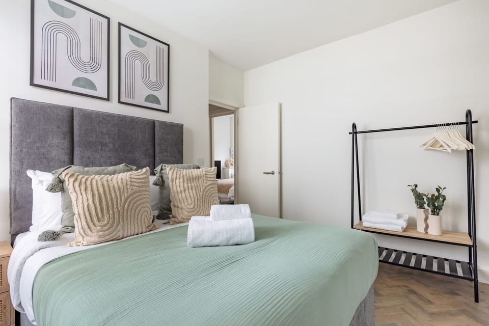 City Apartment, 1 Bedroom, Non Smoking | 1 bedroom, iron/ironing board, cribs/infant beds, travel crib