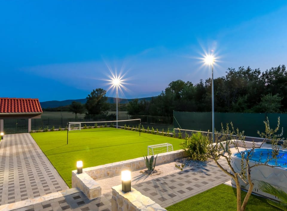 Villa (Villa Tomić Drniš - Siverić) | Children's play area - outdoor