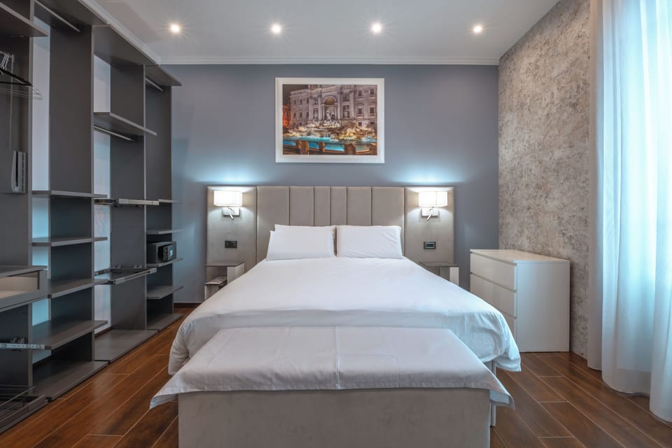 Deluxe Triple Room | Desk, laptop workspace, soundproofing, free WiFi