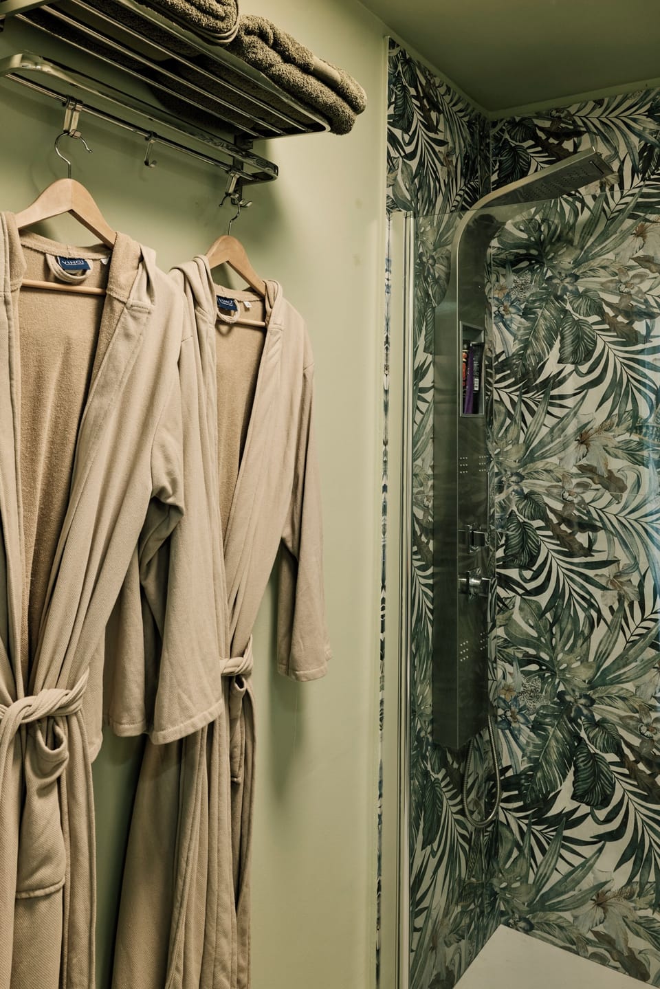 Deluxe Triple Room, Air conditioning | Bathroom | Shower, hair dryer, bathrobes, slippers