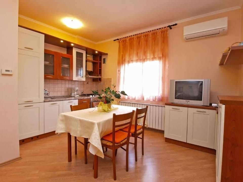 Apartment, 2 Bedrooms, Balcony | Dining room