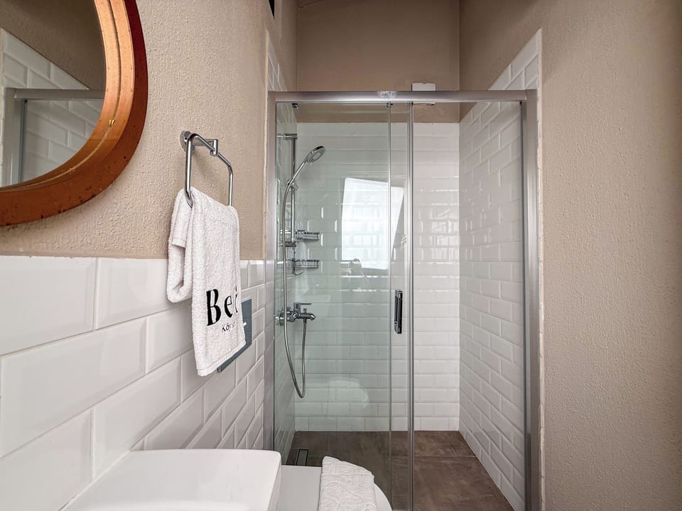 Deluxe Double Room, Balcony | Free WiFi