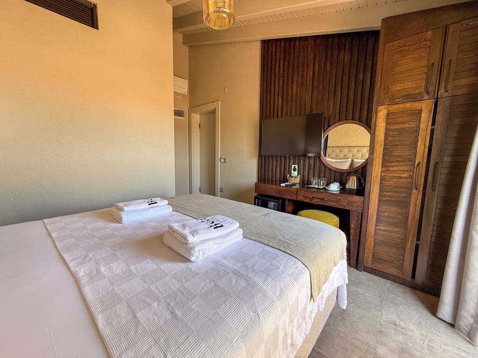 Deluxe Double Room, Balcony | Free WiFi