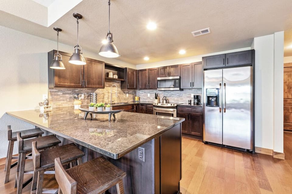House, Multiple Beds, Kitchen, Garden View (850 Baum St. (Unit B & C)) | Private kitchen | Fridge, microwave, oven, stovetop
