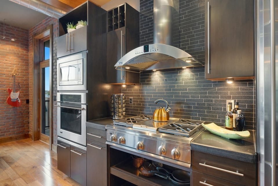Townhome, Multiple Beds, Hot Tub, Mountain View (200 S College Ave) | Private kitchen | Fridge, microwave, oven, stovetop