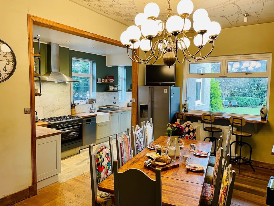 Luxury Villa | Blackout drapes, iron/ironing board, free WiFi