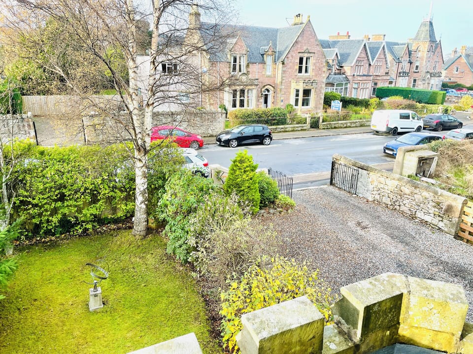 Luxury Villa | Street view