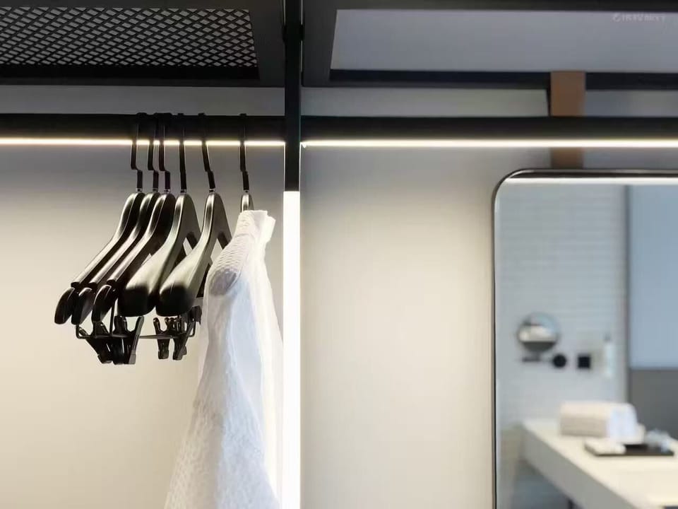 Premium bedding, down comforters, minibar (free items), in-room safe