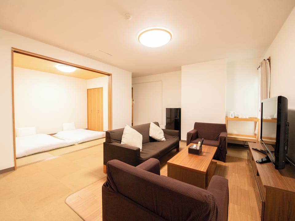 Family Room, 6 Bedrooms, Non Smoking | Blackout drapes, WiFi (free), bed sheets