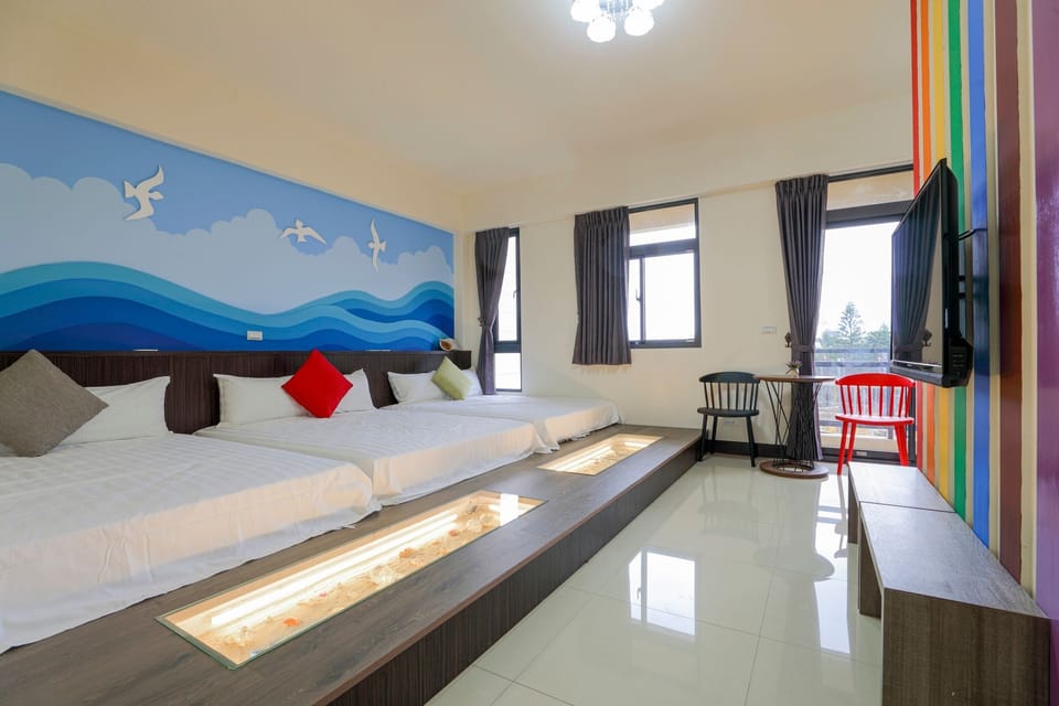 Deluxe Room, Balcony | Desk