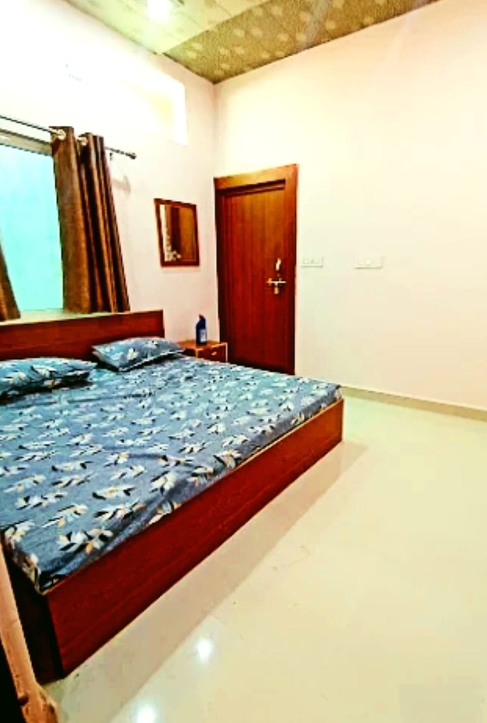 Deluxe Double Room, City View | Desk, laptop workspace, soundproofing, bed sheets