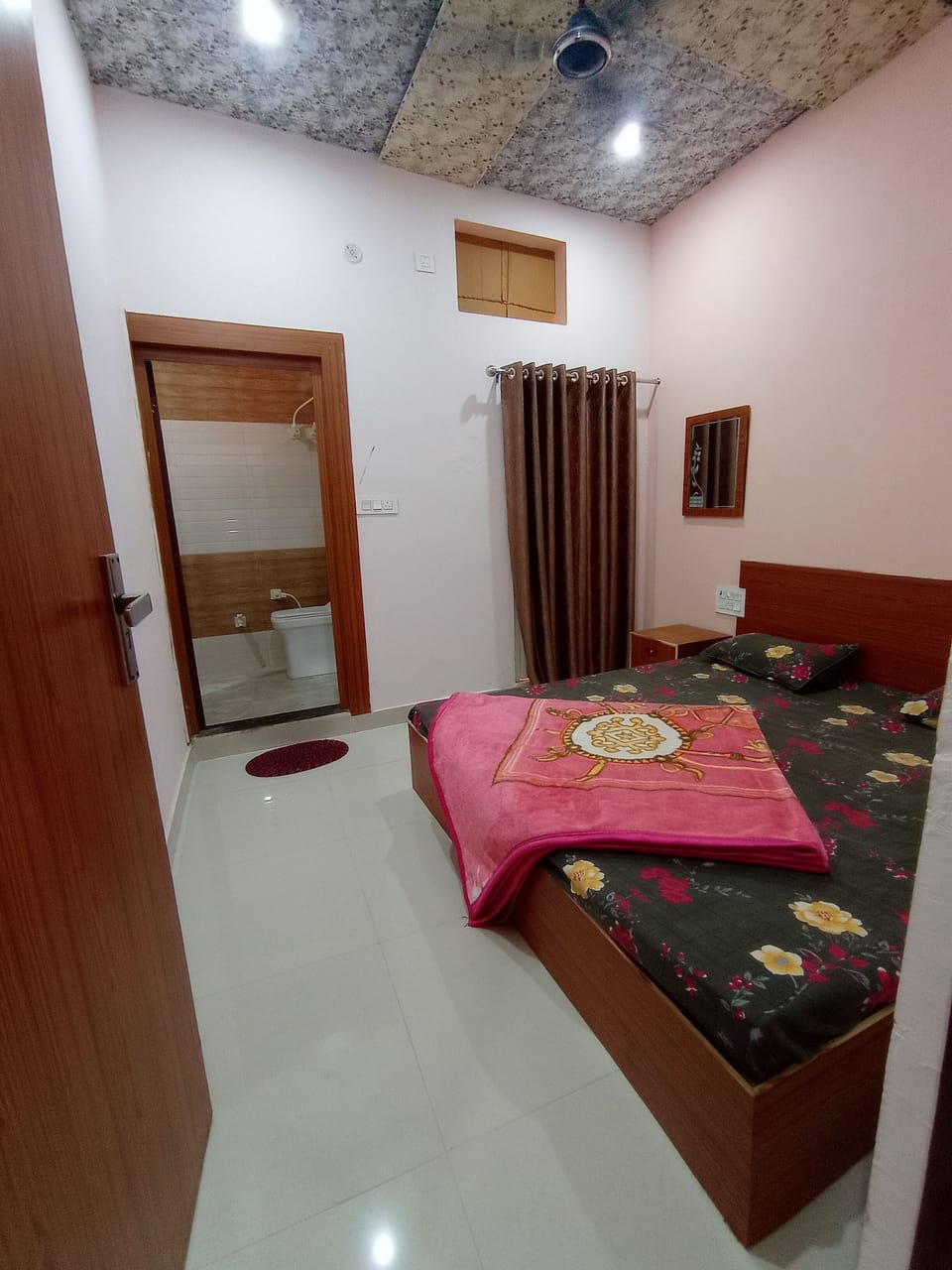 Deluxe Double Room | Desk, laptop workspace, soundproofing, bed sheets