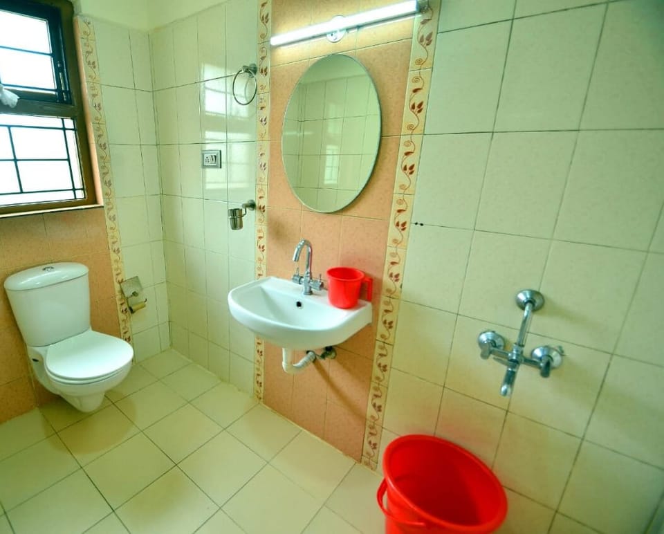 Shower, free toiletries, towels