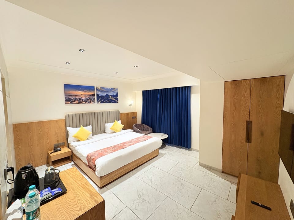 Deluxe Double or Twin Room, City View | In-room safe, soundproofing, iron/ironing board, free WiFi