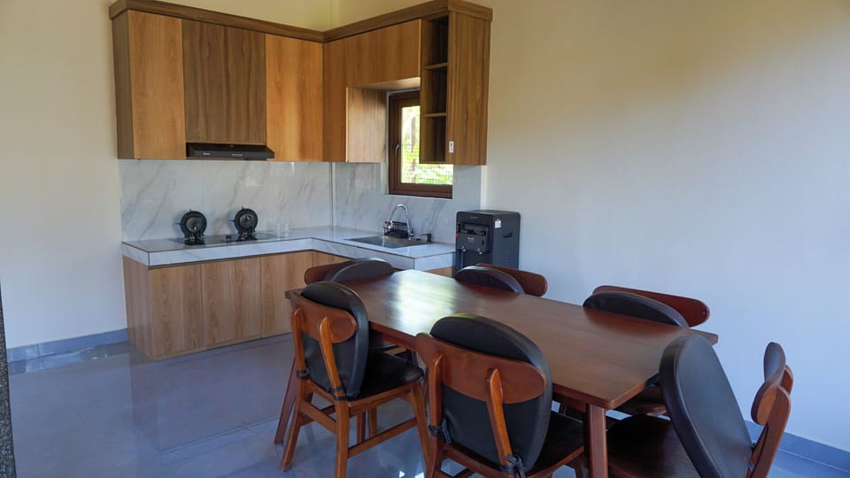 Deluxe Apartment, Multiple Beds, Balcony, Garden View | Private kitchen