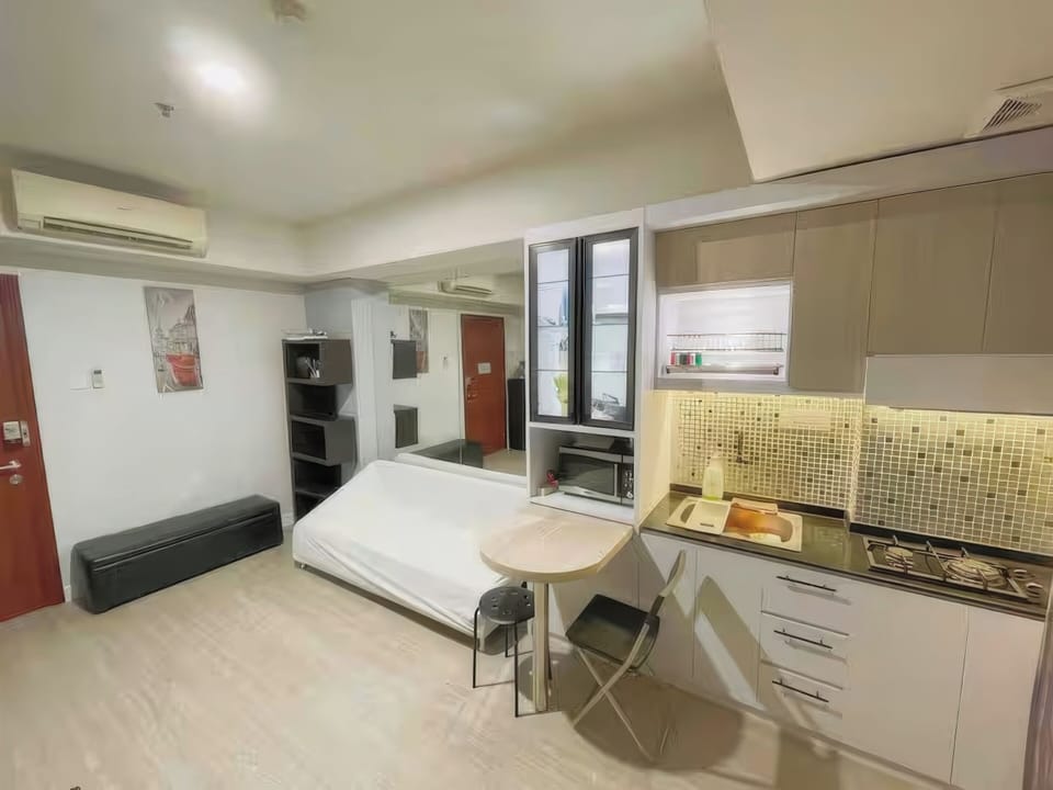 Superior Apartment, 2 Bedrooms, Balcony, City View | Private kitchen | Fridge, microwave, stovetop, electric kettle