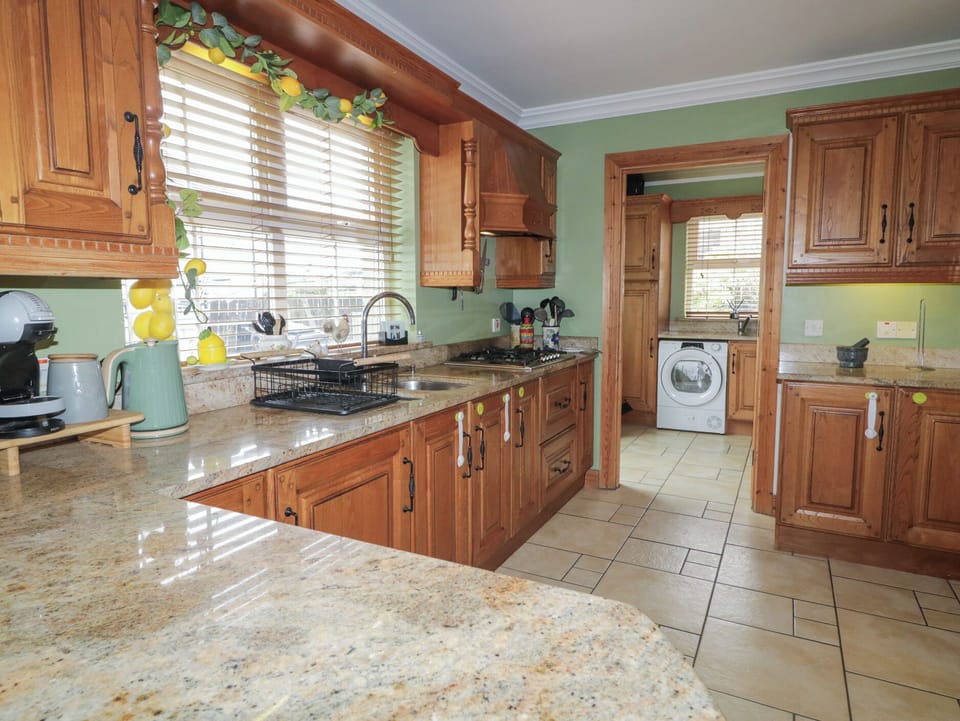 Dishwasher, cookware/dishes/utensils