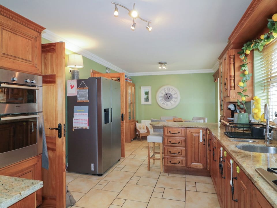 Dishwasher, cookware/dishes/utensils