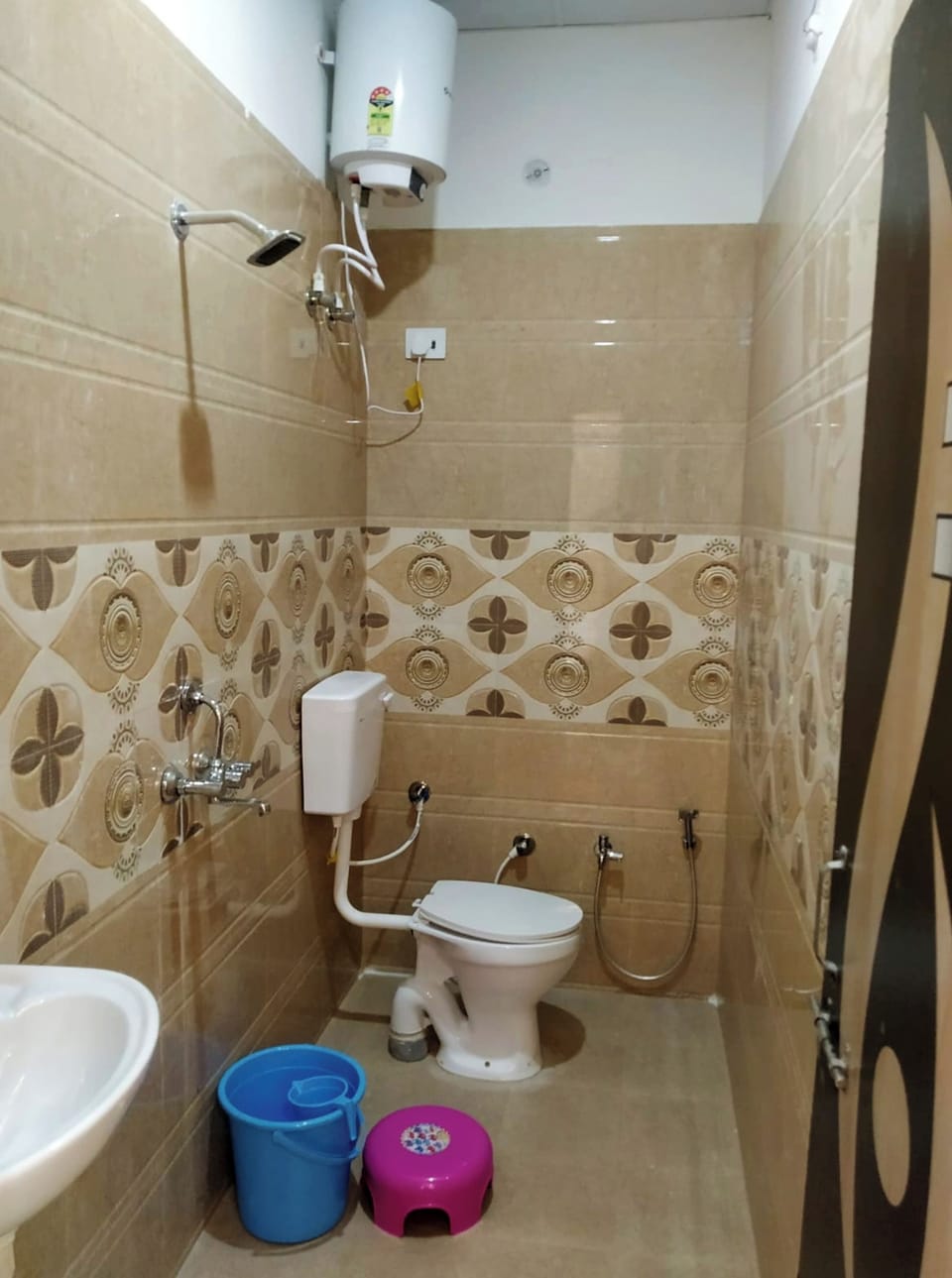 Shower, rainfall showerhead, designer toiletries, slippers