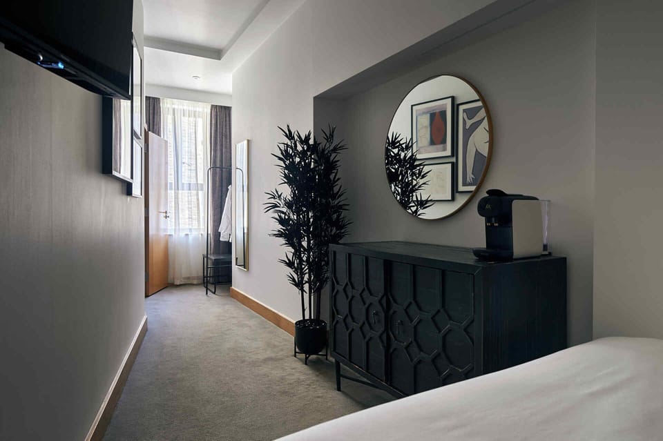 Single Room | Down comforters, laptop workspace, iron/ironing board